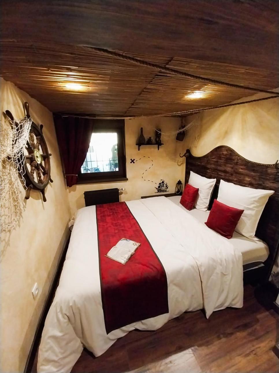 Le Repaire Des Pirates Logement Magique Sainte-Croix-en-Plaine Bagian luar foto