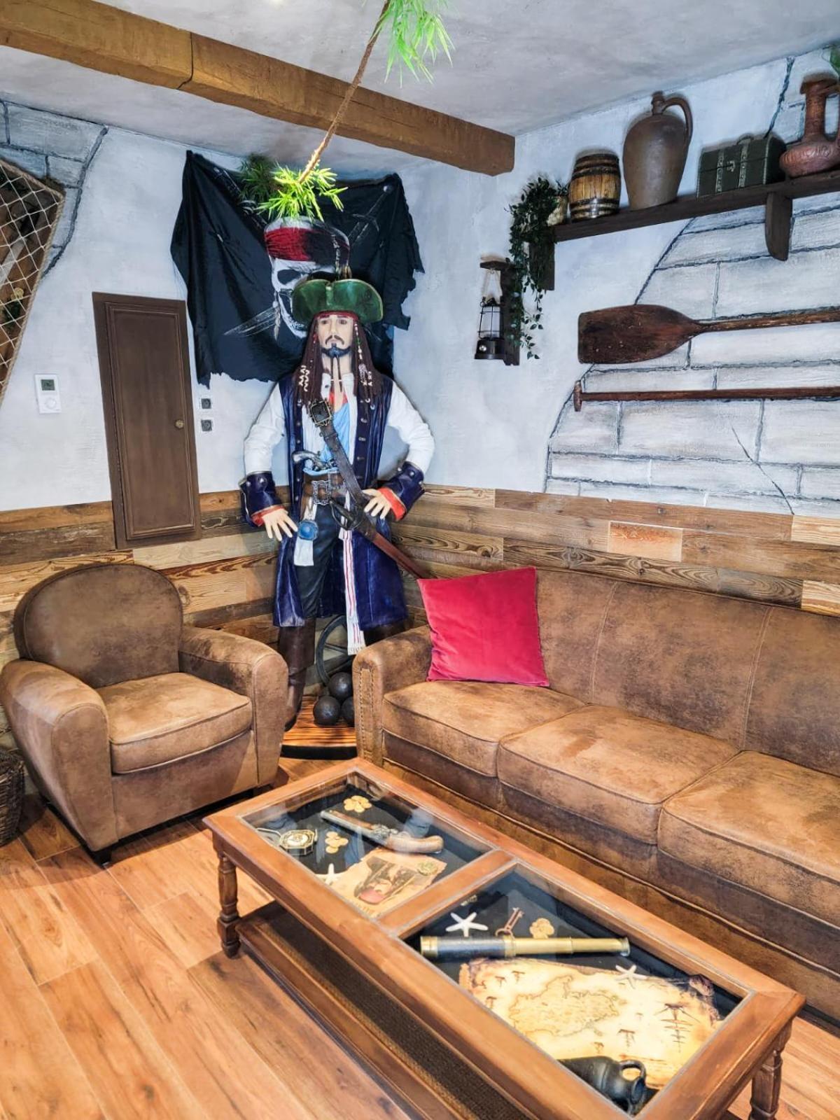 Le Repaire Des Pirates Logement Magique Sainte-Croix-en-Plaine Bagian luar foto