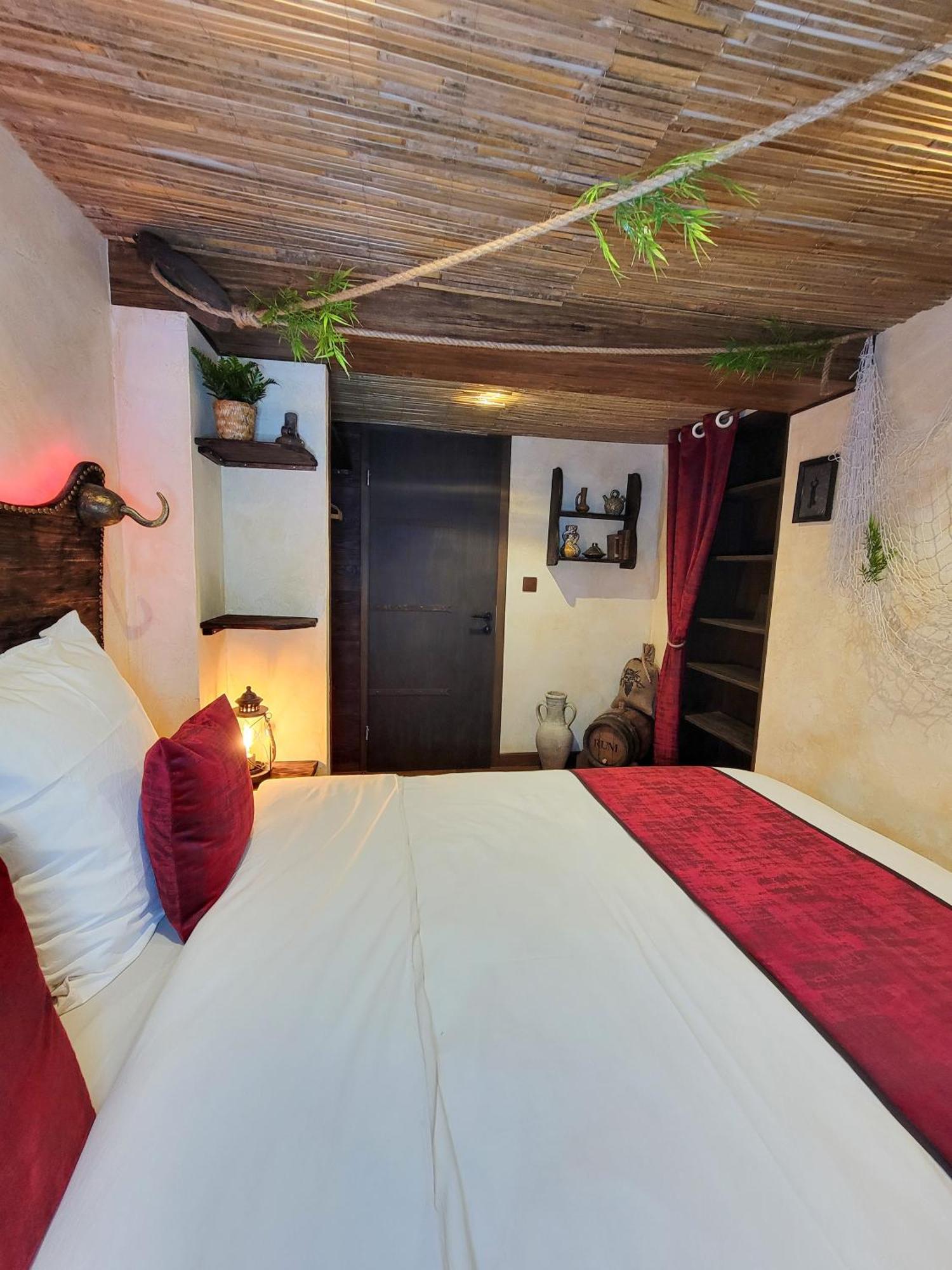 Le Repaire Des Pirates Logement Magique Sainte-Croix-en-Plaine Bagian luar foto