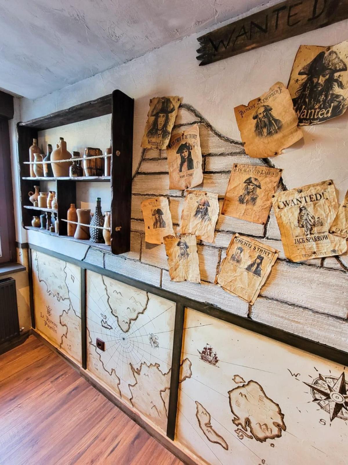 Le Repaire Des Pirates Logement Magique Sainte-Croix-en-Plaine Bagian luar foto